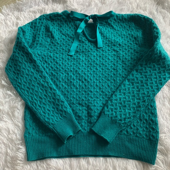 Beautiful Sweater With Bow Accent On Back ✨ - Picture 3 of 3